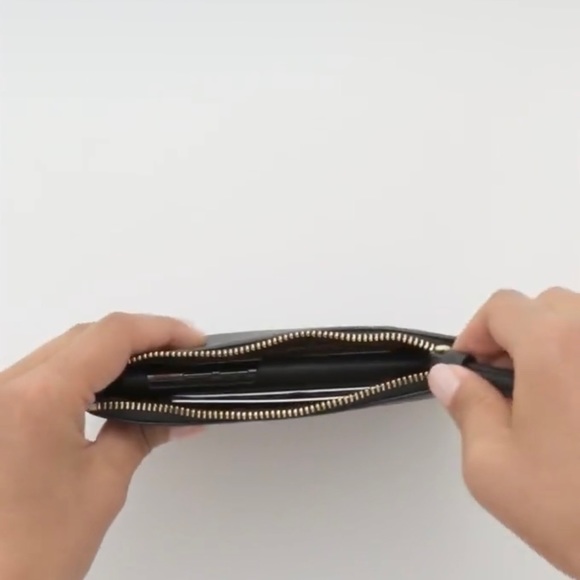 NWT COACH leather wristlet!! - Picture 7 of 10